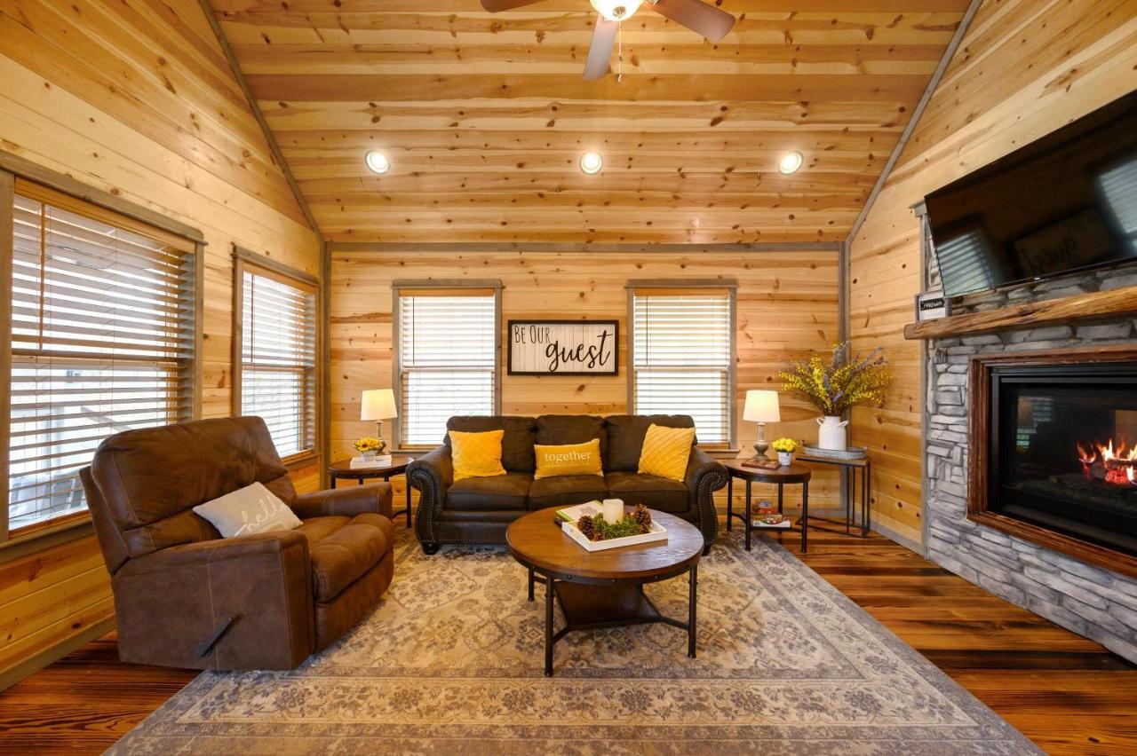 Convenient Romantic Hot Tub Bbq 3-Night Special! Broken Bow Buitenkant foto