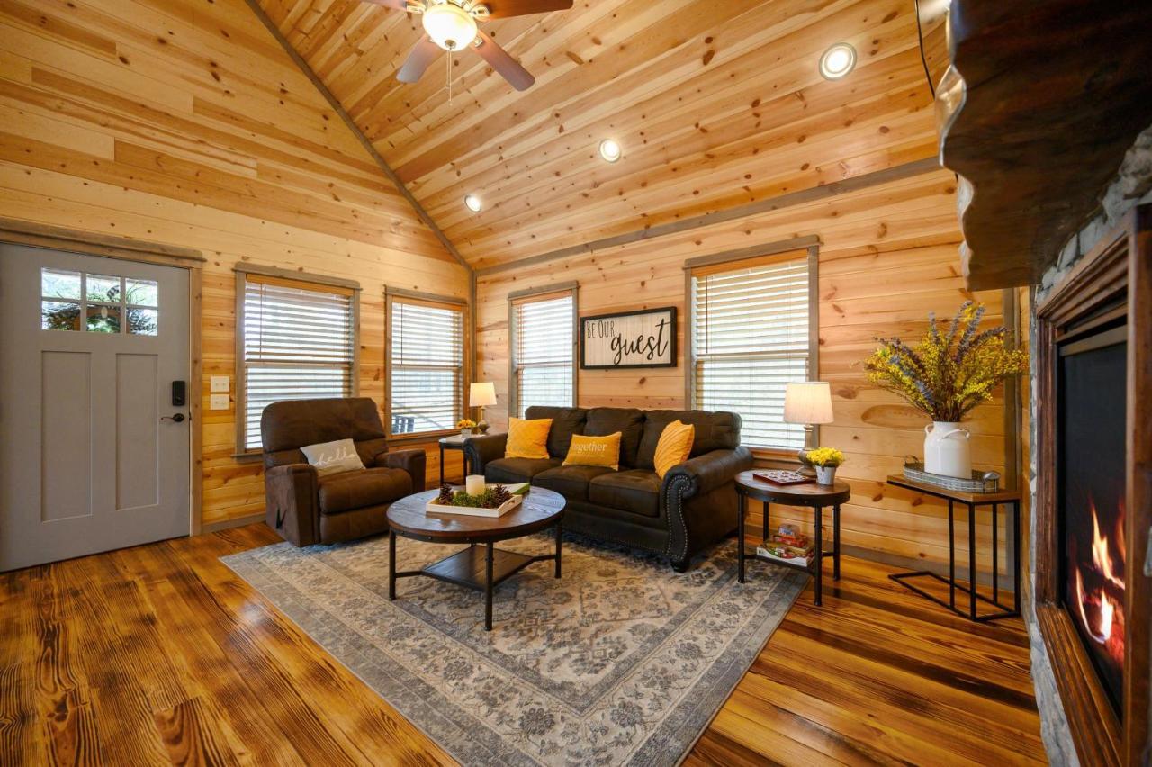 Convenient Romantic Hot Tub Bbq 3-Night Special! Broken Bow Buitenkant foto