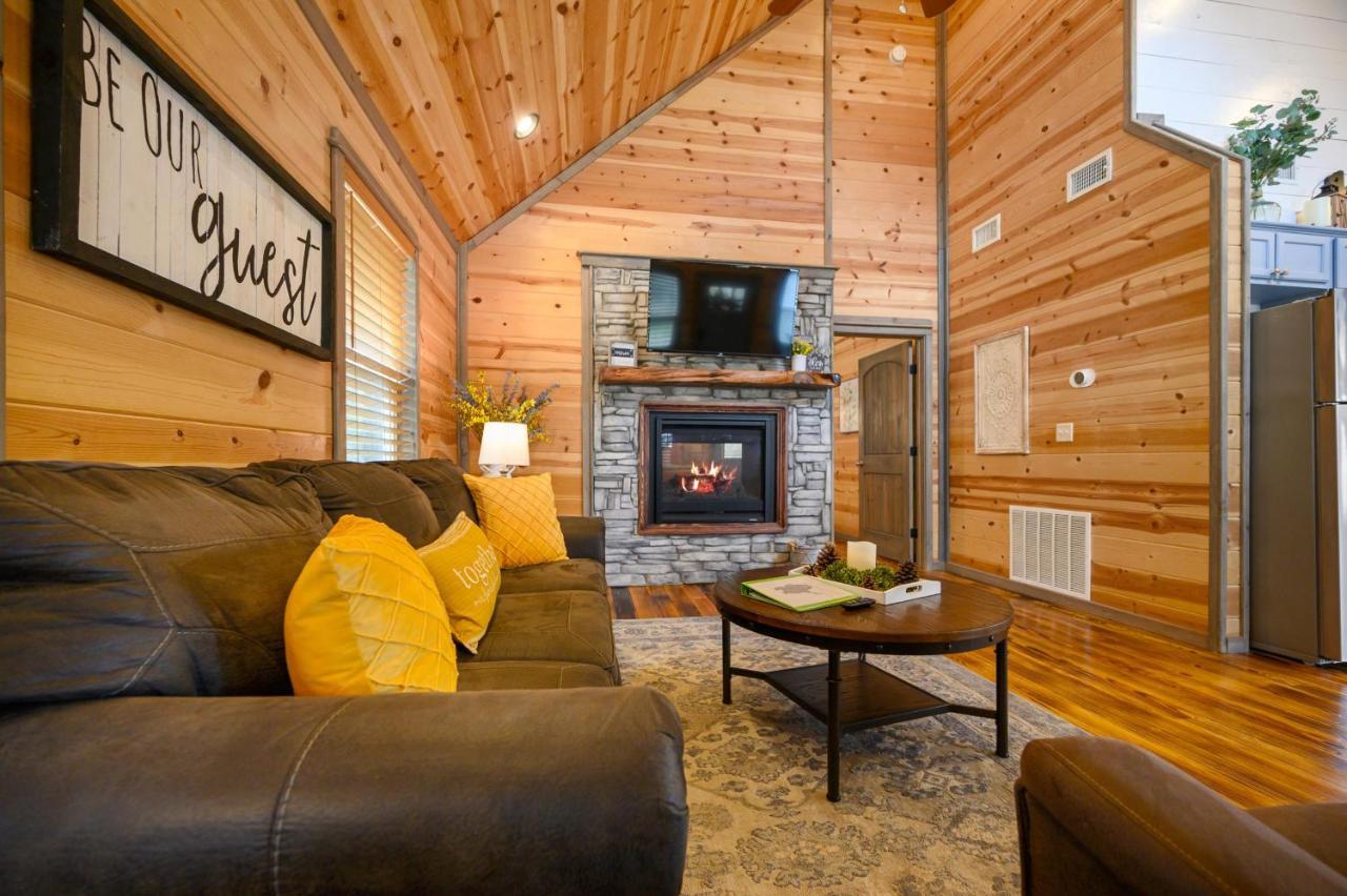 Convenient Romantic Hot Tub Bbq 3-Night Special! Broken Bow Buitenkant foto