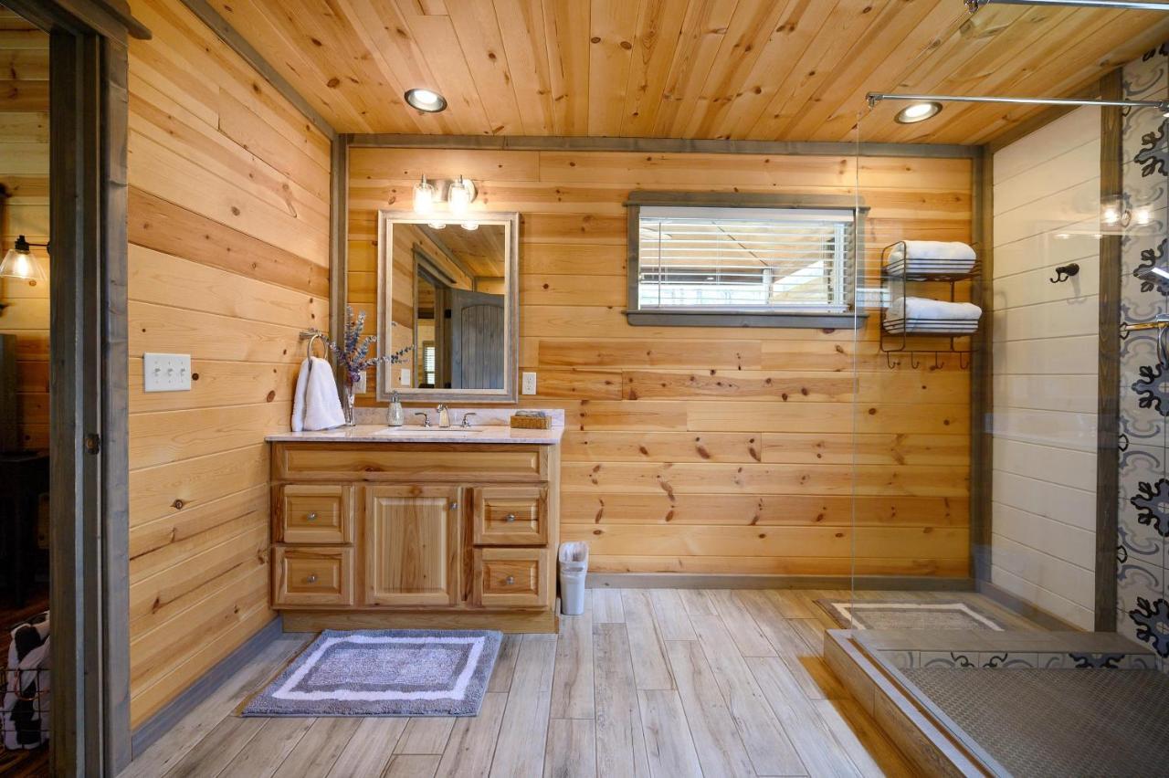 Convenient Romantic Hot Tub Bbq 3-Night Special! Broken Bow Buitenkant foto