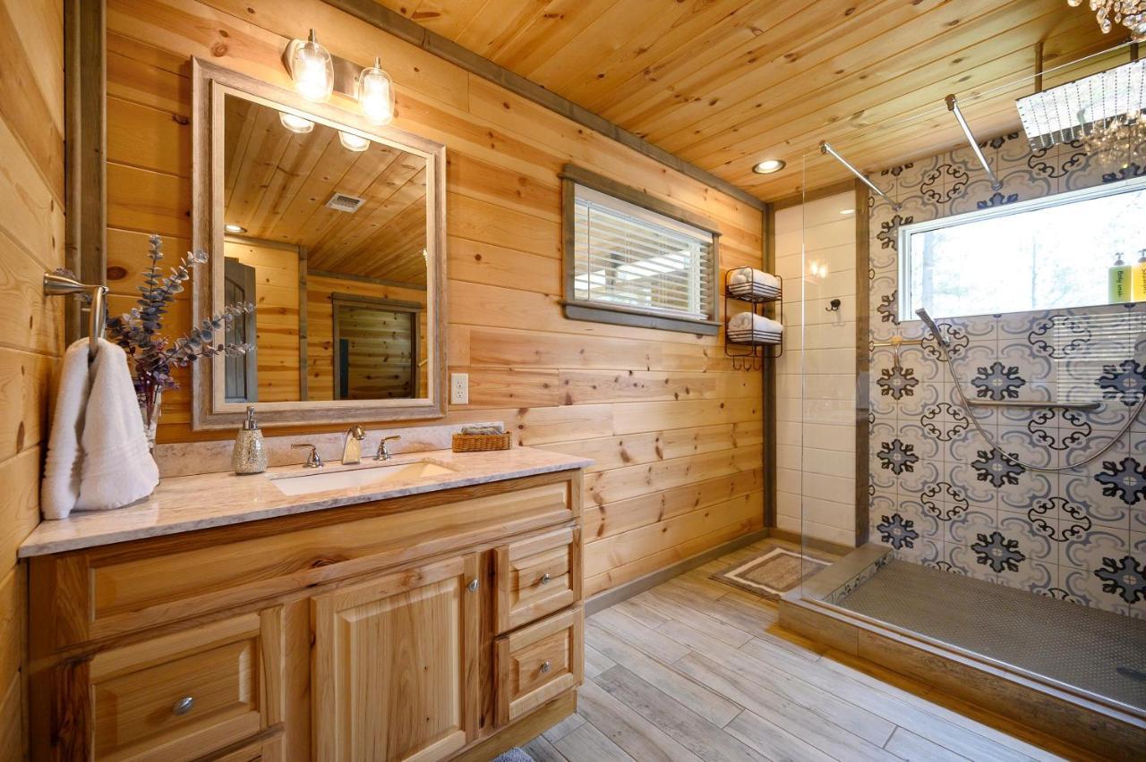 Convenient Romantic Hot Tub Bbq 3-Night Special! Broken Bow Buitenkant foto